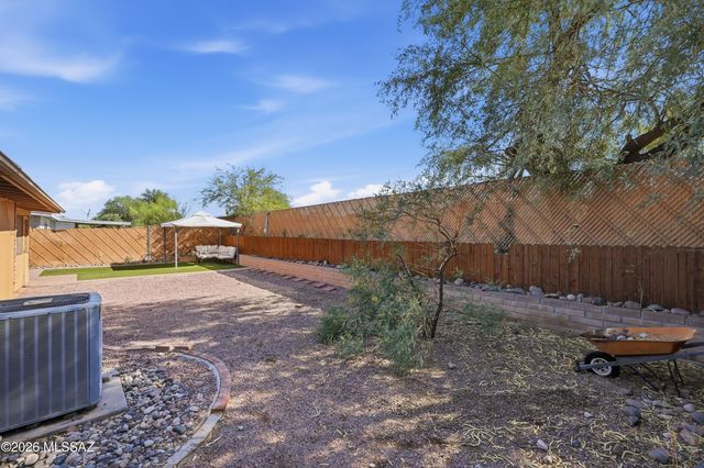 6916 N Galaxy Place, Tucson, AZ 85741