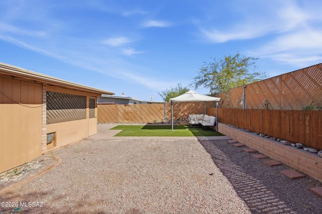6916 N Galaxy Place, Tucson, AZ 85741