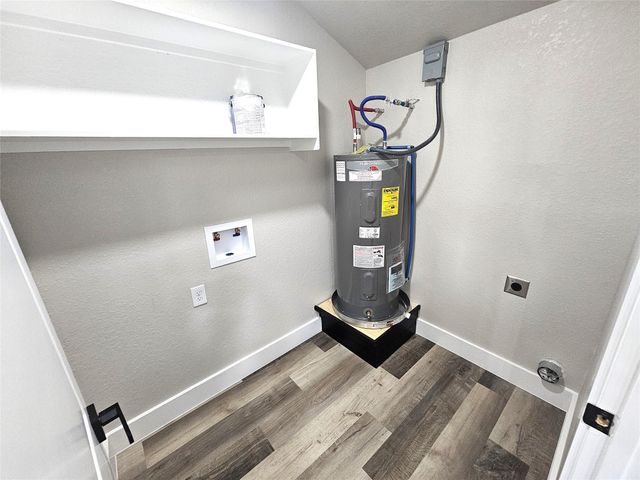 1005 Robinhood Lane, Angleton, TX 77515