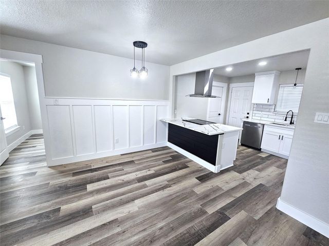 1005 Robinhood Lane, Angleton, TX 77515