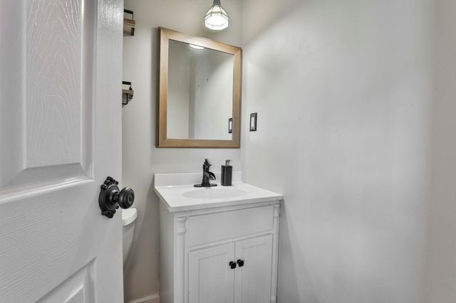 4 Arlington Avenue, Nashua, NH 03060