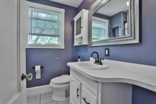 4 Arlington Avenue, Nashua, NH 03060