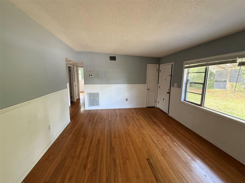 Image 3 of property listing at 2213 MURDOCK BOULEVARD, Orlando, FL 32817