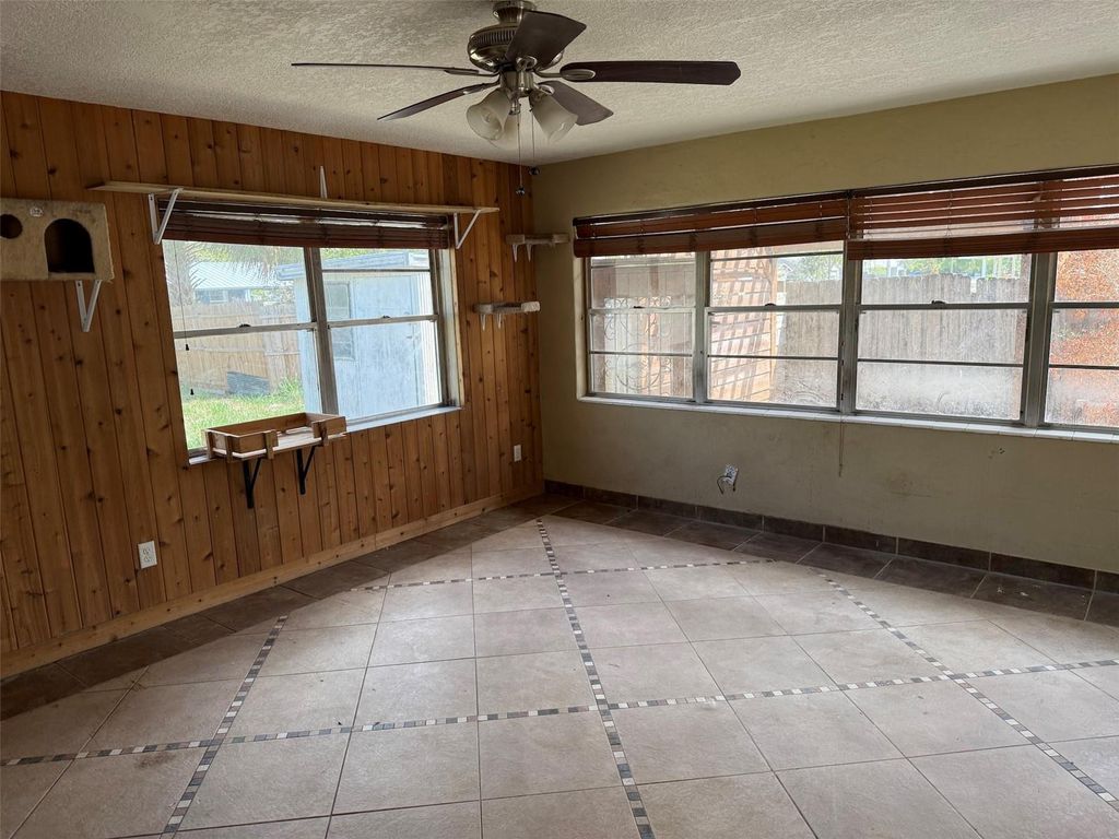 Image 8 of property listing at 2213 MURDOCK BOULEVARD, Orlando, FL 32817