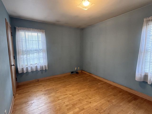 1216 LINDBERGH AVENUE, Stevens Point, WI 54481