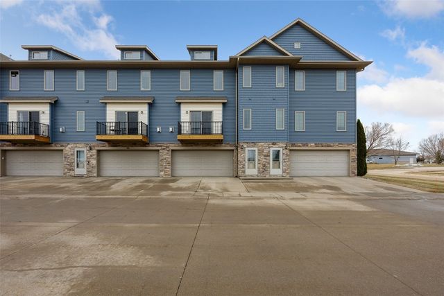 475 Glenmoor Place, North Liberty, IA 52317