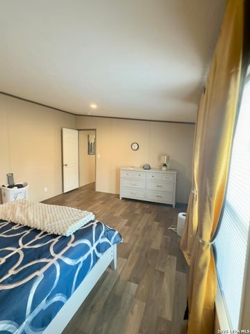 4858 Stanislaus, Adkins, TX 78101