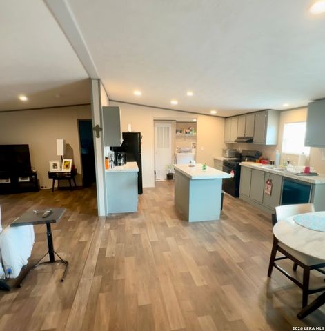 4858 Stanislaus, Adkins, TX 78101