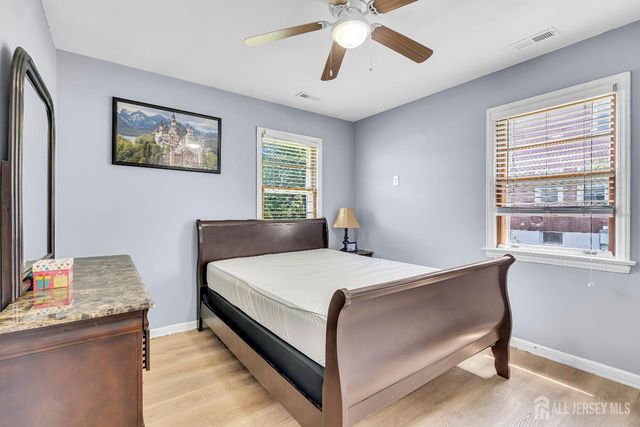 7 Oakwood Place, North Brunswick, NJ 08902