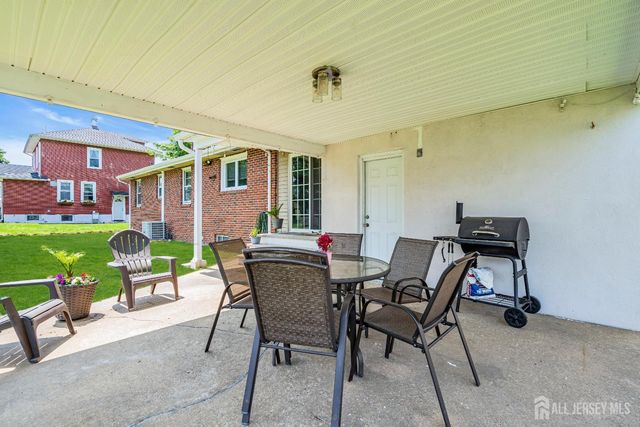 7 Oakwood Place, North Brunswick, NJ 08902