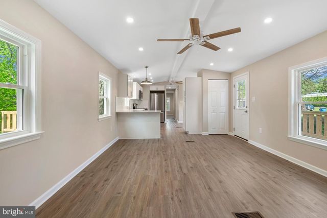 930 LAKEVIEW DR, Green Lane, PA 18054