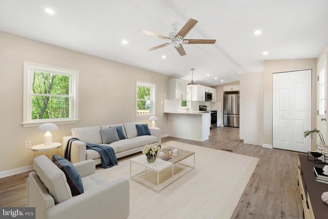 930 LAKEVIEW DR, Green Lane, PA 18054