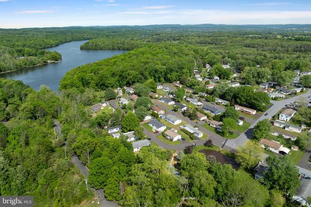 930 LAKEVIEW DR, Green Lane, PA 18054