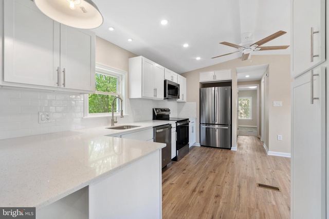 930 LAKEVIEW DR, Green Lane, PA 18054