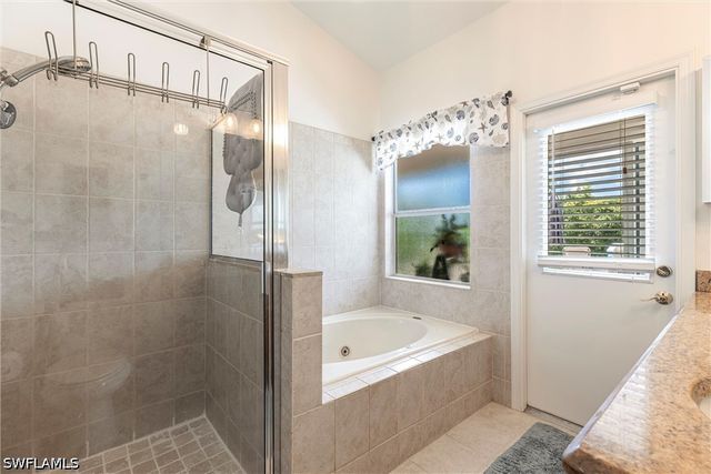 6769 Berwick PL, Naples, FL 34104