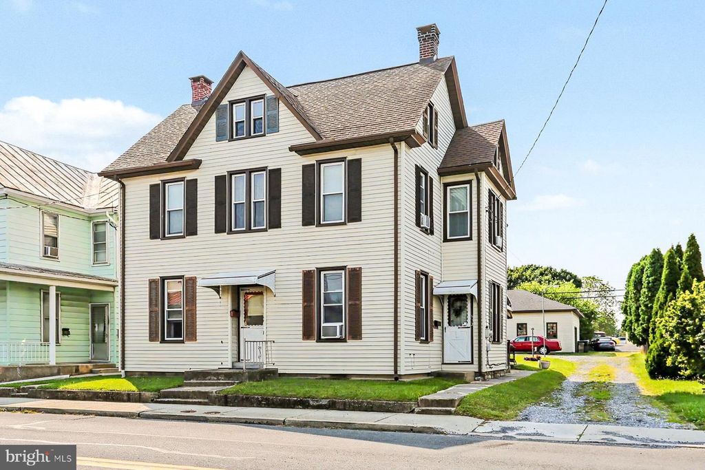 632 W MAIN ST, Palmyra, PA 17078