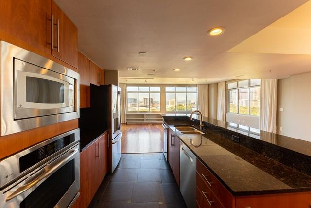 54 Rainey ST 1122, Austin, TX 78701