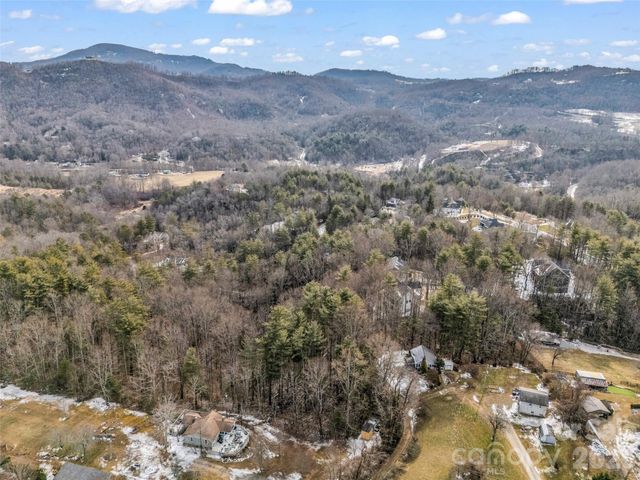 88 Summer Shade Court, Hendersonville, NC 28792