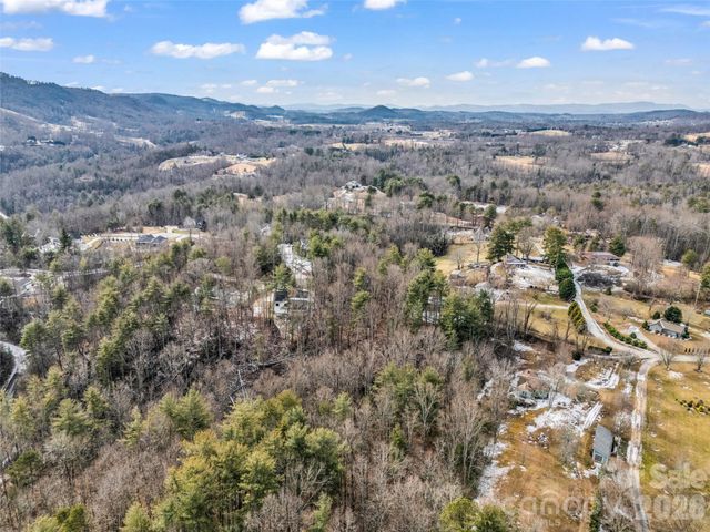 88 Summer Shade Court, Hendersonville, NC 28792