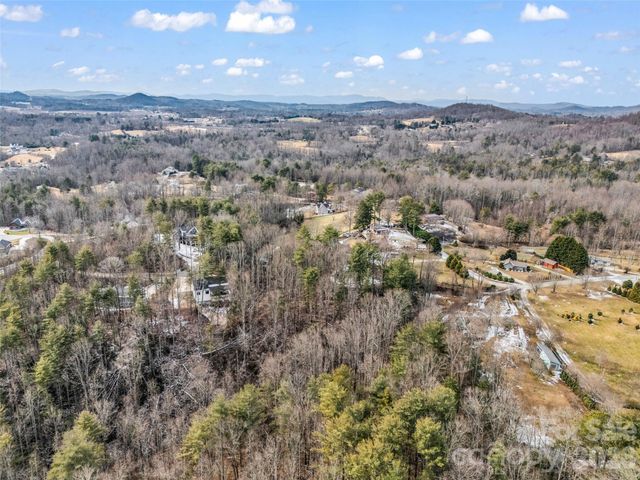 88 Summer Shade Court, Hendersonville, NC 28792