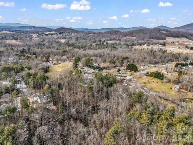 88 Summer Shade Court, Hendersonville, NC 28792