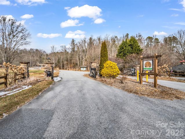 88 Summer Shade Court, Hendersonville, NC 28792