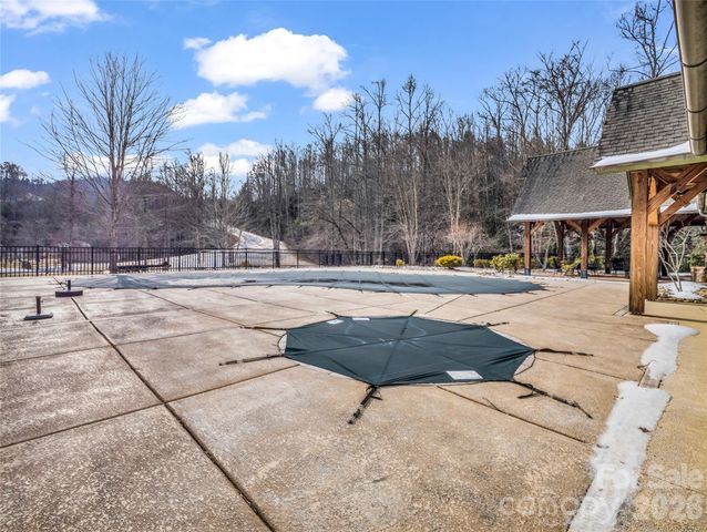 88 Summer Shade Court, Hendersonville, NC 28792
