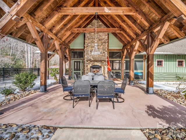 88 Summer Shade Court, Hendersonville, NC 28792