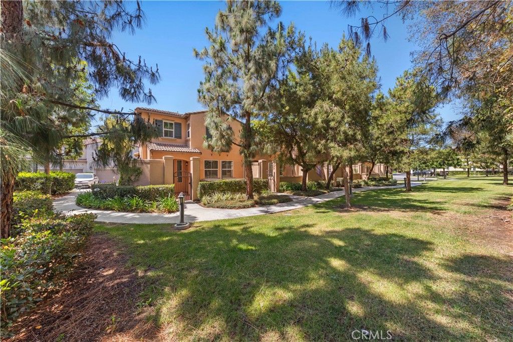 Image 3 of property listing at 40 Trailing Vine, Irvine, CA 92602