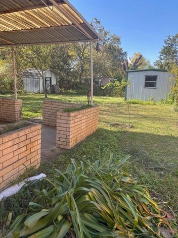 501 Center Street, Whitesboro, TX 76273