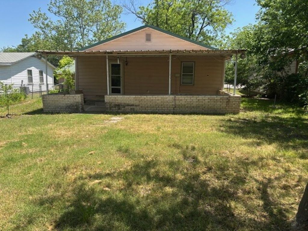 501 Center Street, Whitesboro, TX 76273