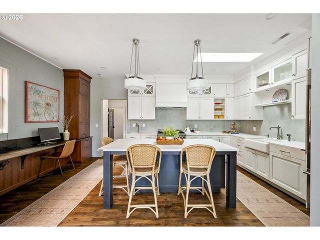 206 Ne 80TH Ave, Portland, OR 97213