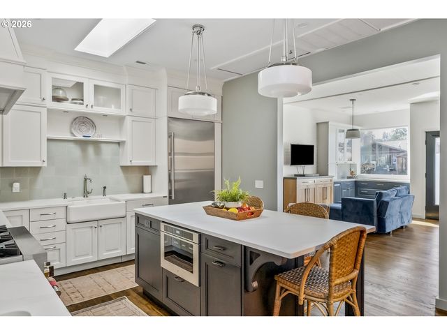 206 Ne 80TH Ave, Portland, OR 97213