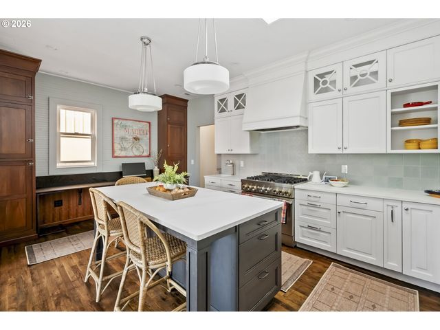 206 Ne 80TH Ave, Portland, OR 97213