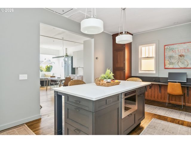 206 Ne 80TH Ave, Portland, OR 97213