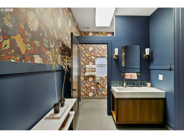 206 Ne 80TH Ave, Portland, OR 97213