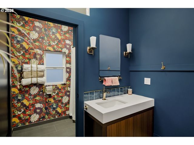 206 Ne 80TH Ave, Portland, OR 97213