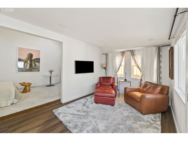 206 Ne 80TH Ave, Portland, OR 97213