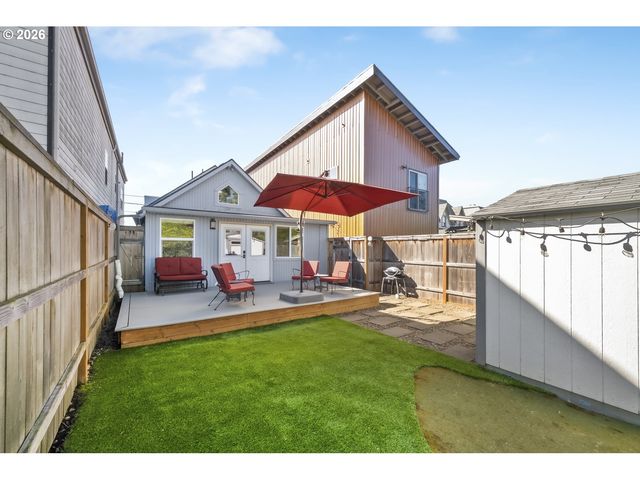 206 Ne 80TH Ave, Portland, OR 97213