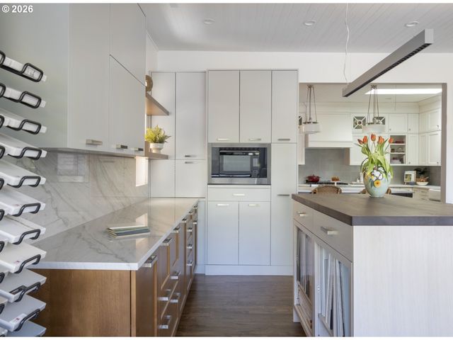 206 Ne 80TH Ave, Portland, OR 97213