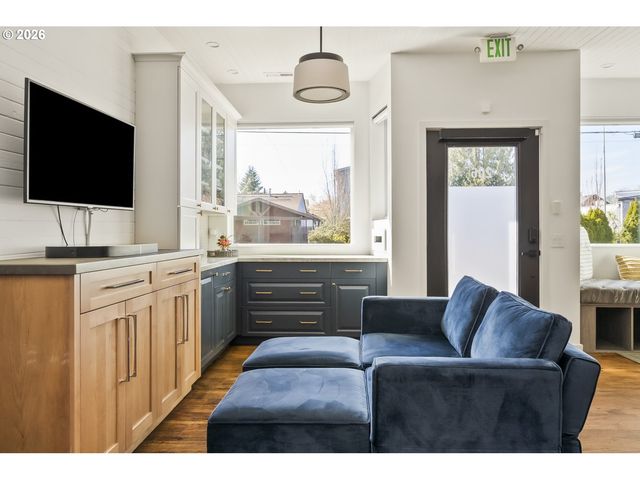 206 Ne 80TH Ave, Portland, OR 97213