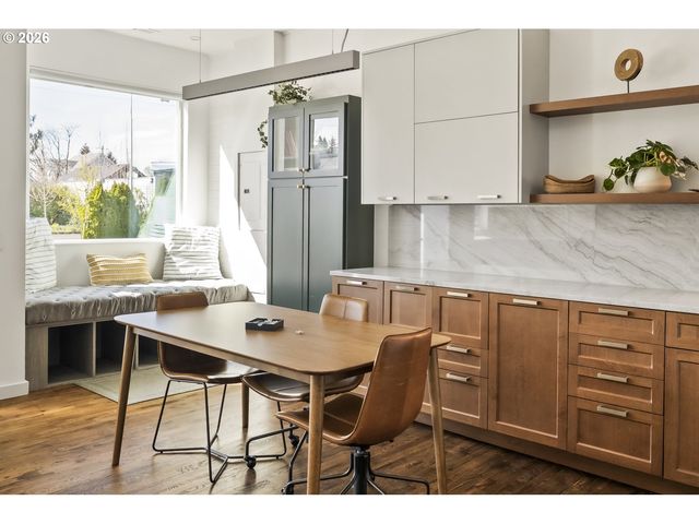 206 Ne 80TH Ave, Portland, OR 97213