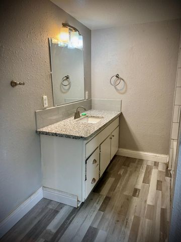 522 Wolfe Ave, Turlock, CA 95380