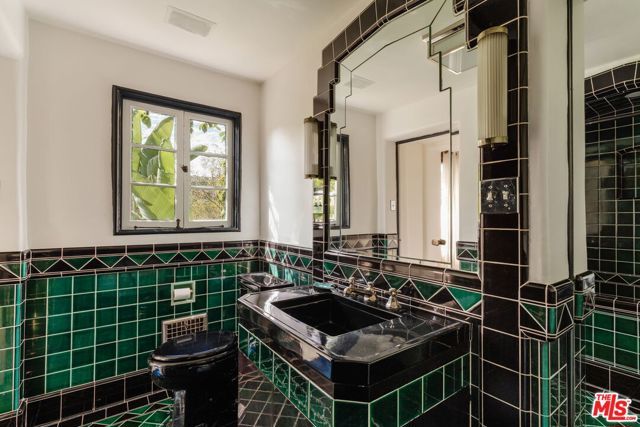 6740 Milner Road, Los Angeles, CA 90068