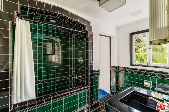 6740 Milner Road, Los Angeles, CA 90068