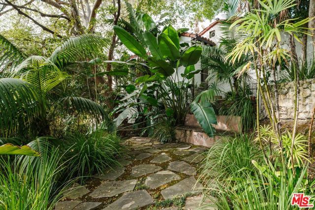 6740 Milner Road, Los Angeles, CA 90068