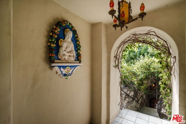 6740 Milner Road, Los Angeles, CA 90068