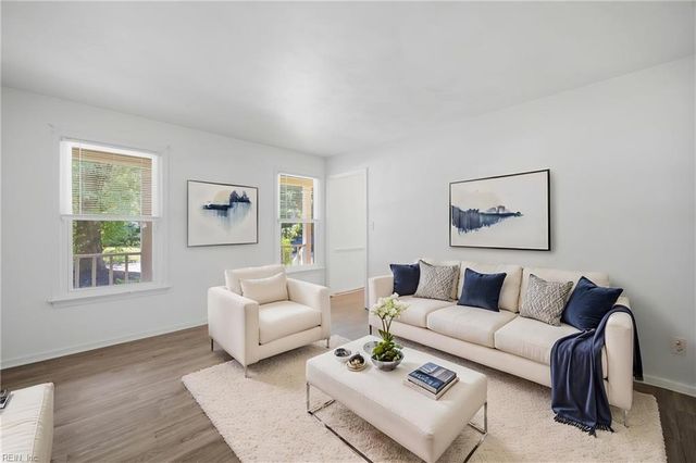 1113 Crystalwood CIR, Chesapeake, VA 23320