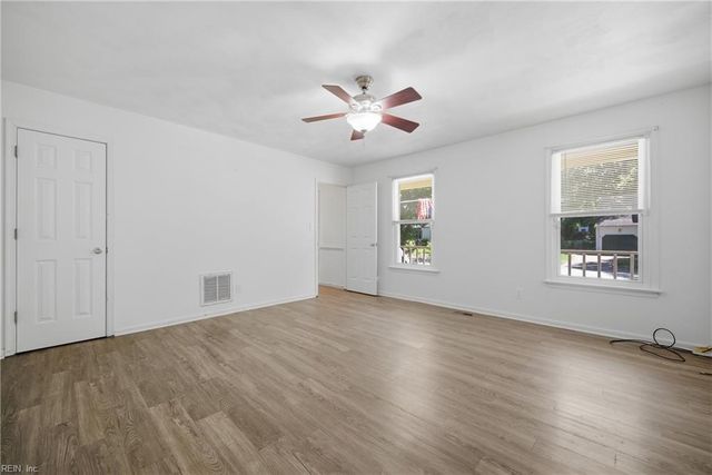 1113 Crystalwood CIR, Chesapeake, VA 23320