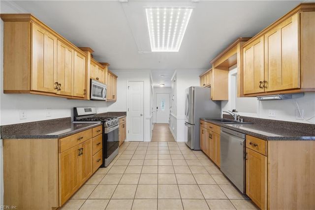 1113 Crystalwood CIR, Chesapeake, VA 23320